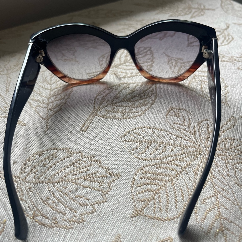 Balenciaga Black and Brown Sunglasses Sleek Modern Accessories - Picture 3 of 4